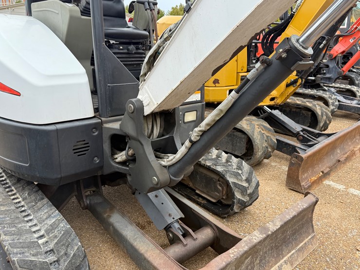 2013-bobcat-e35-image-14