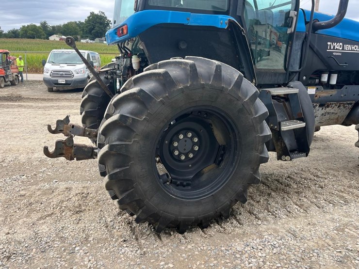 new-holland-tv140-image-19