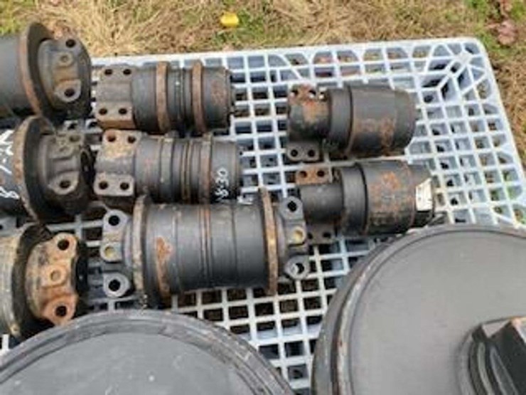 brand-new-excavator-track-idlers-and-rollers-image-4