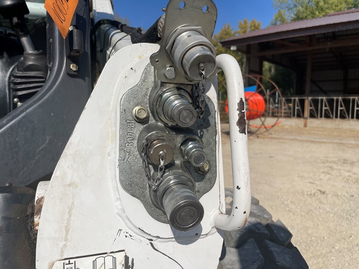 2011-bobcat-s650-image-22