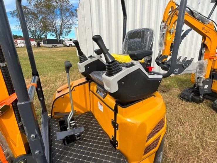 unused-cfg-qk18r-mini-excavator-(rato-image-8