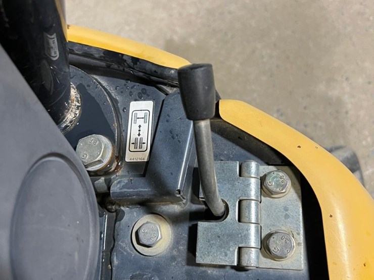 2015-deere-17g-image-28