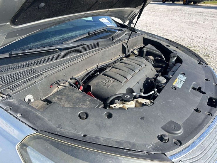 2017-chevrolet-traverse-ls-image-8