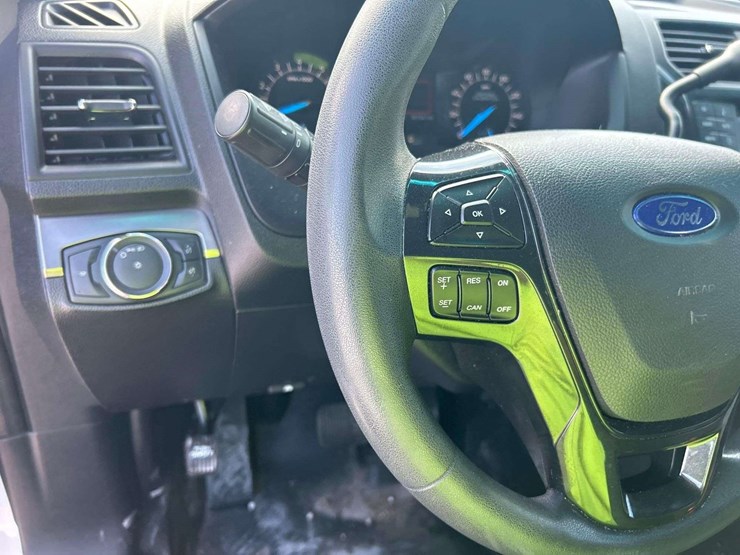 2016-ford-explorer-image-14