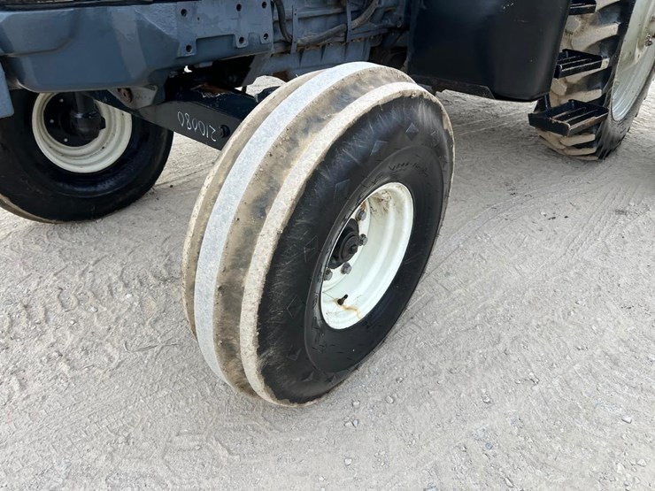 new-holland-tm150-image-10