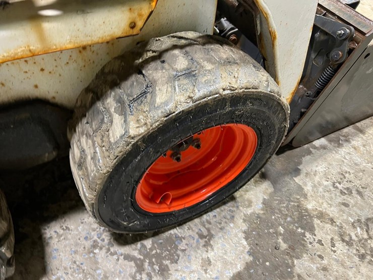 2014-bobcat-s70-image-16