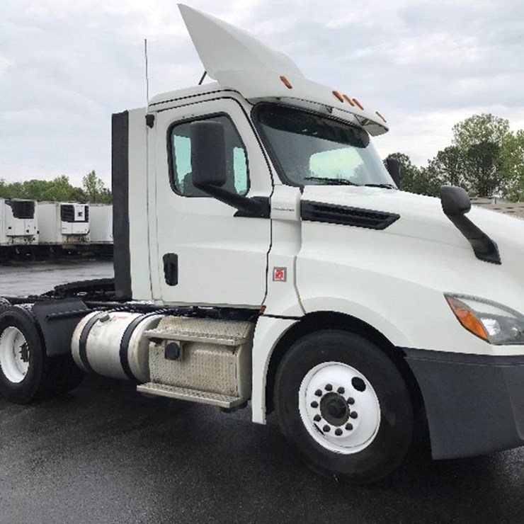 2018 FREIGHTLINER CASCADIA 126