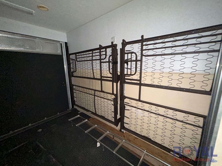 2008-41ft-kz-sportsman-police-bunk-5th-wheel-tri-axle-travel-trailer-image-17