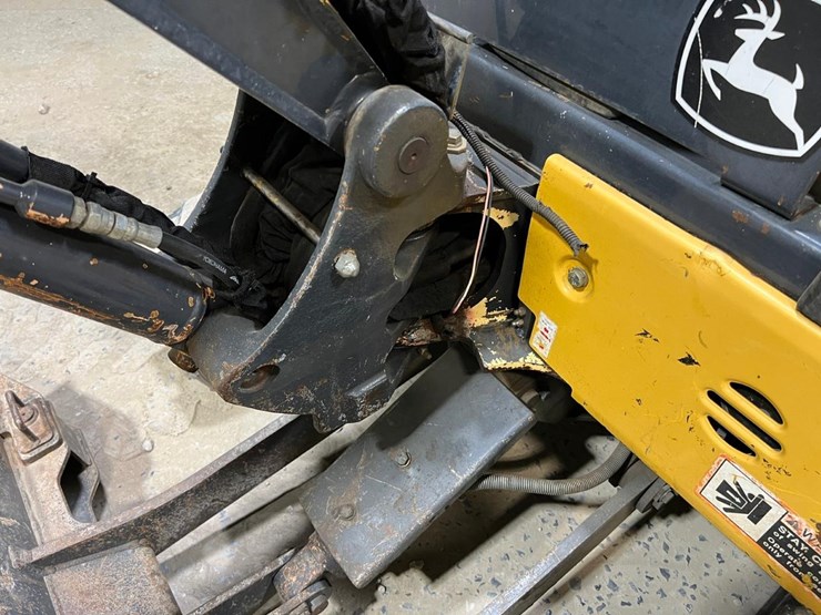 2015-deere-17g-image-13