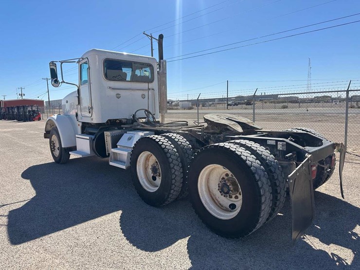 2012-peterbilt-367-image-2