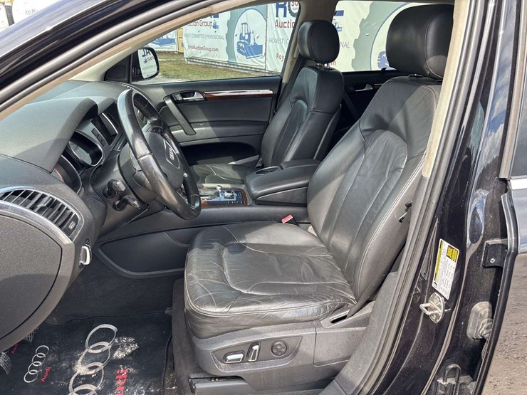 2012-audi-q7-premium-plus-awd-suv-image-11