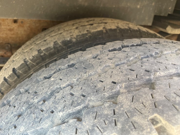 #1008-•-2012-chevy-3500-utility-truck,-(has-title)-image-31