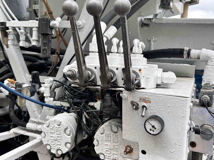 2008-peterbilt-388-image-13