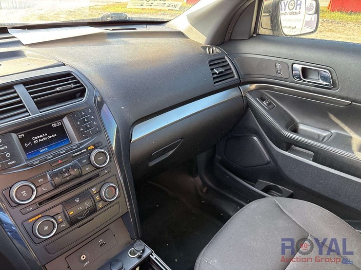 2018-ford-explorer-image-19