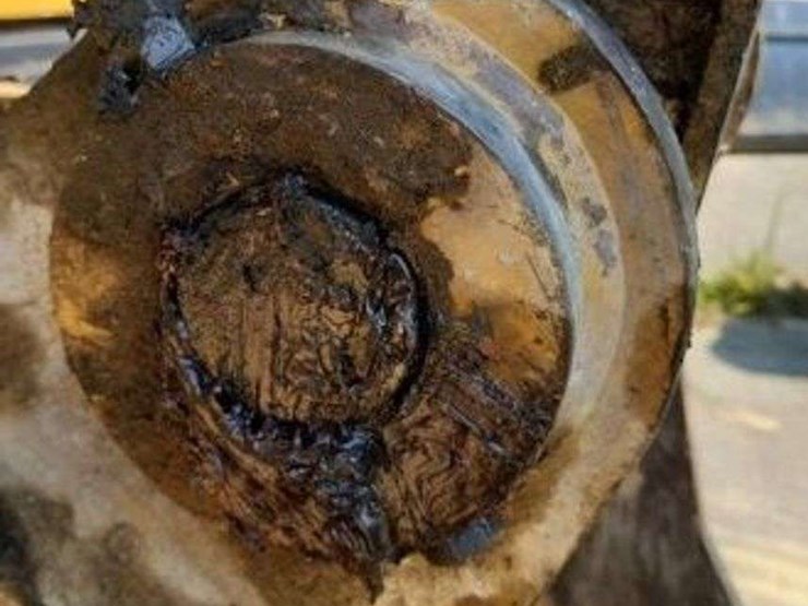 2019-caterpillar-325f-image-4