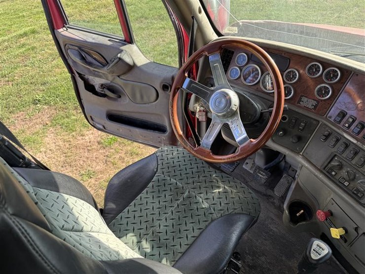 2005-peterbilt-387-image-19