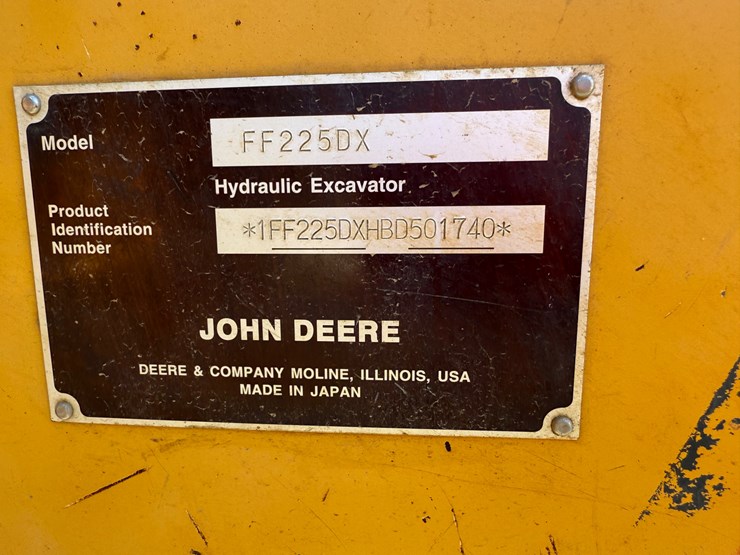 deere-225d-lc-image-14