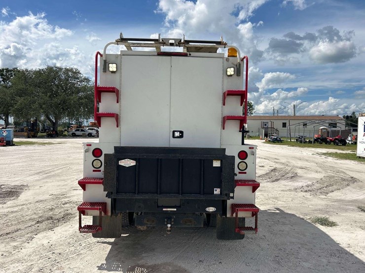 2016-ford-f550-image-24