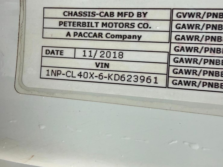 2019-peterbilt-567-image-18