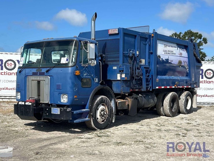 heil-28yd-side-loader-garbage-truck-image-1