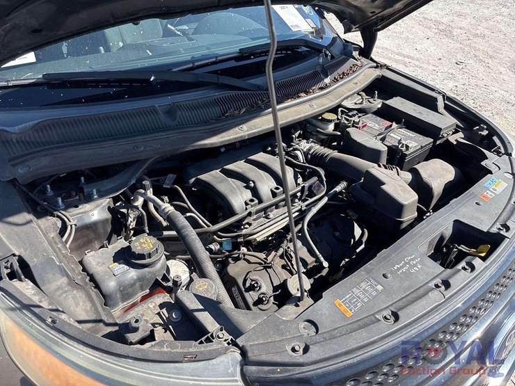 2015-ford-explorer-image-8