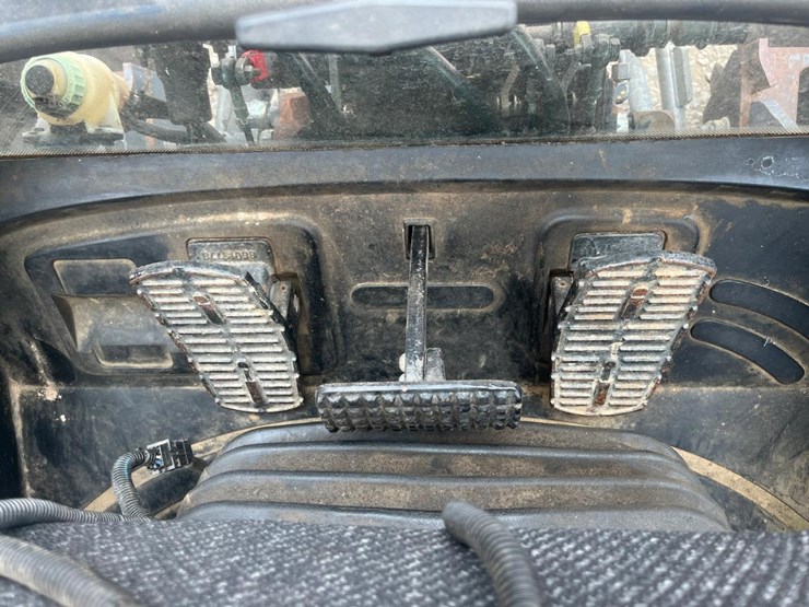 new-holland-tv140-image-44