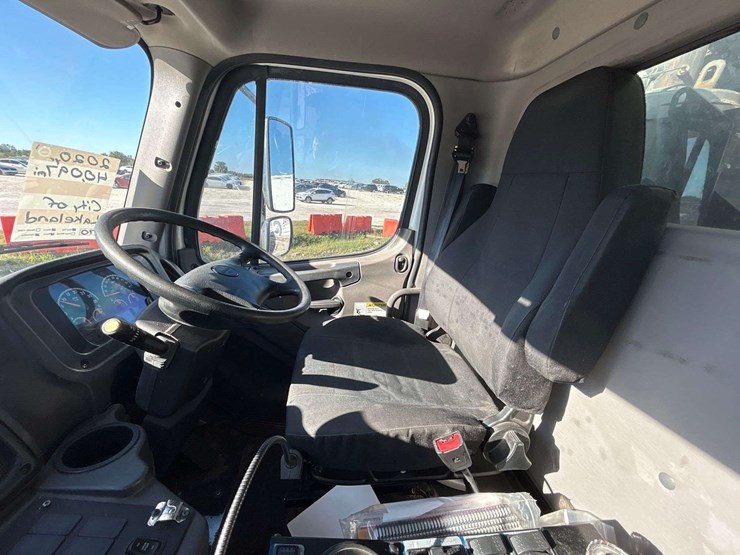 2020-freightliner-m2-106-elgin-whirlwind-series-mv-street-sweeper-truck-image-34