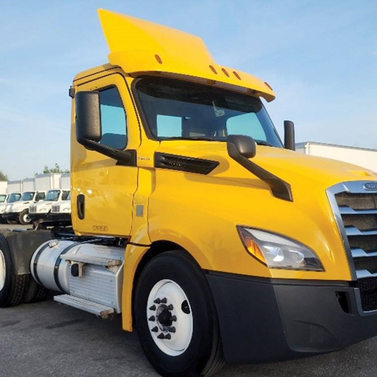 2019 FREIGHTLINER CASCADIA 126