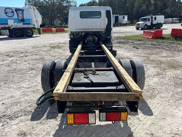 2016-mitsubishi-fuso-fec52s-image-23