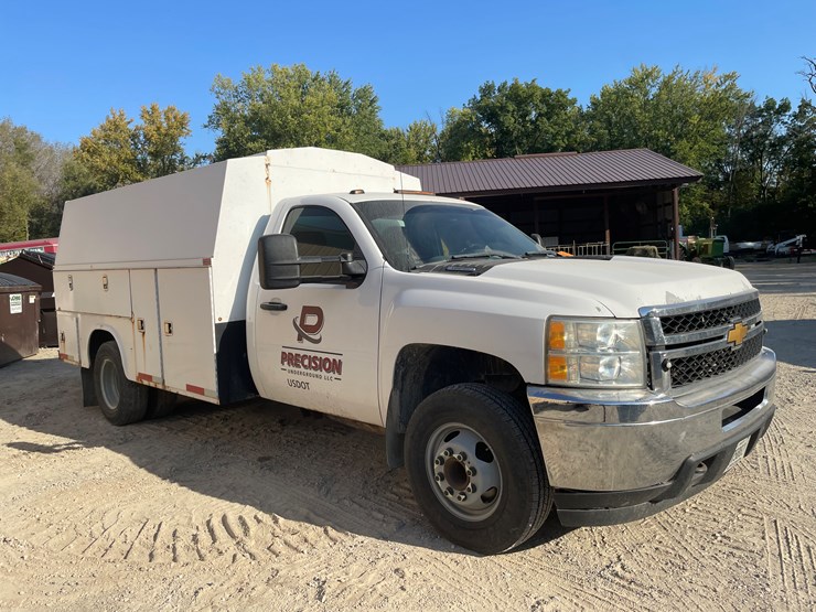 #1008-•-2012-chevy-3500-utility-truck,-(has-title)-image-3