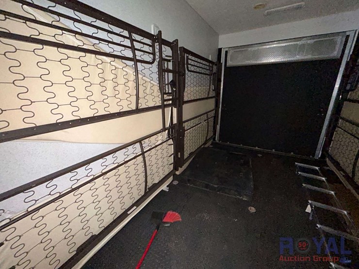 2008-41ft-kz-sportsman-police-bunk-5th-wheel-tri-axle-travel-trailer-image-15