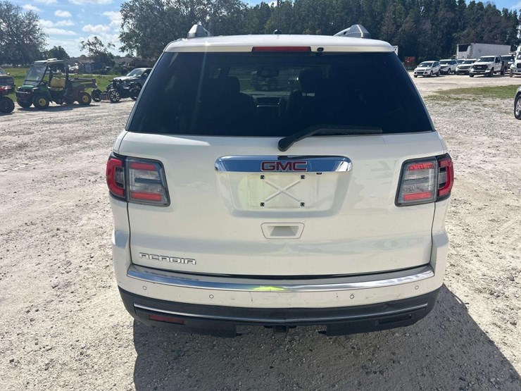 2015-gmc-acadia-image-21