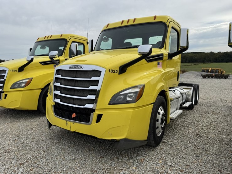2018-freightliner-cascadia-126-image-1
