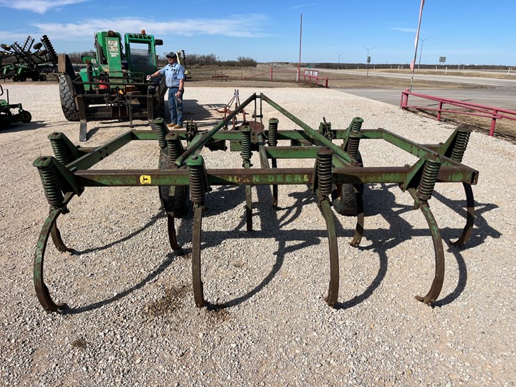 #t15180-•-john-deere-chisel-plow-image-5