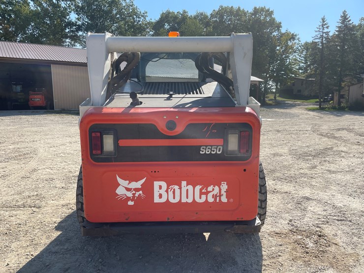 2011-bobcat-s650-image-38