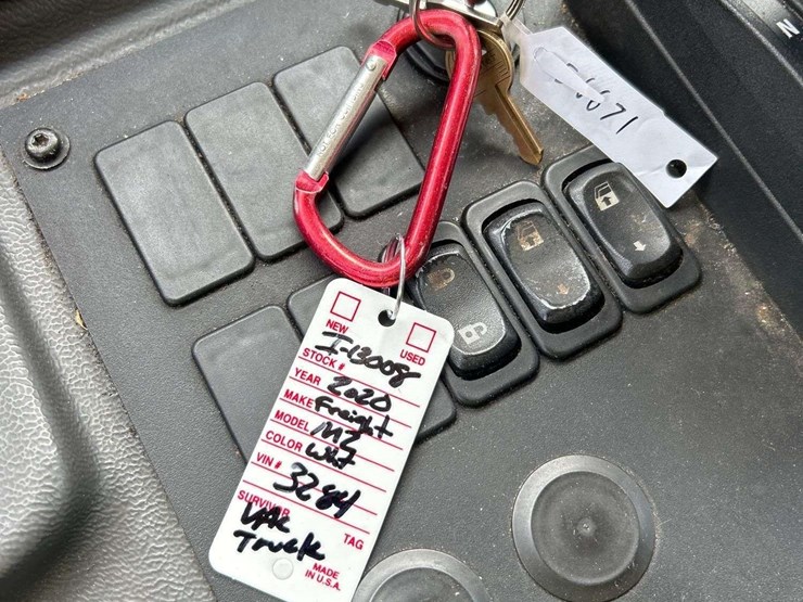 2020-freightliner-m2-106-elgin-eagle-series-4mf-street-sweeper-truck-image-38