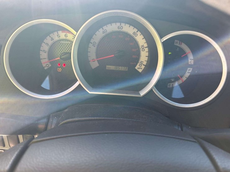 2013-toyota-tacoma-image-12