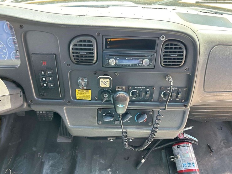 2007-freightliner-b2-image-12