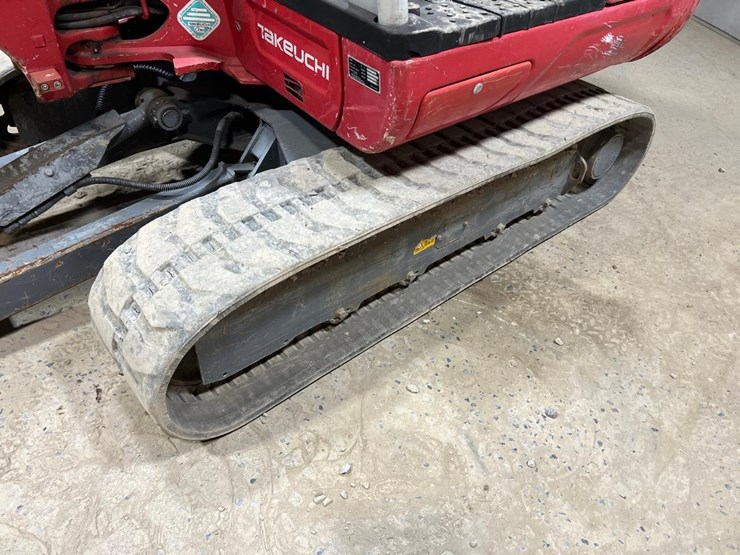 takeuchi-tb240-image-15