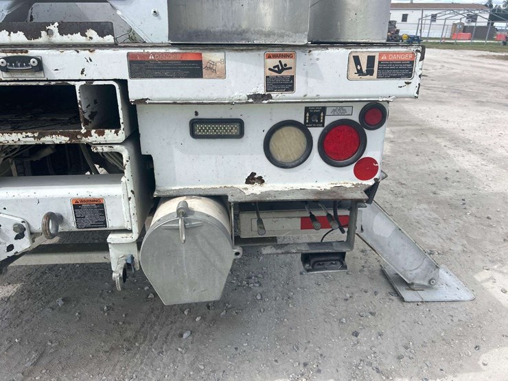 2016-freightliner-m2-106-altec-am50-50ft-bucket-truck-image-30