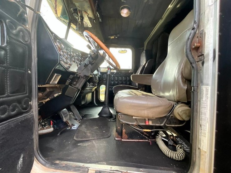 1998-peterbilt-379-image-47