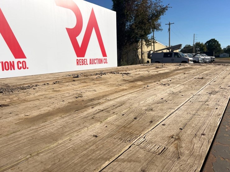 1996-ford-f-series-flatbed-truck-image-17