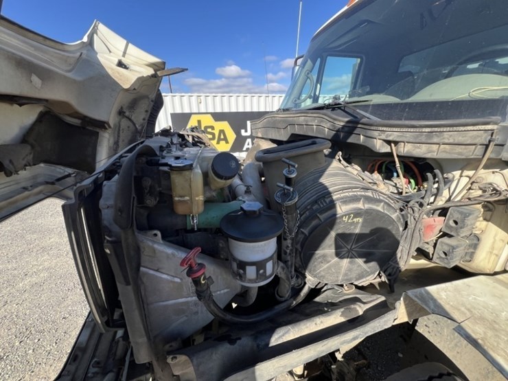 2009-international-7600-image-11