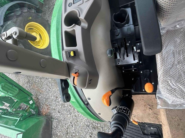 2021-john-deere-5075e-image-26