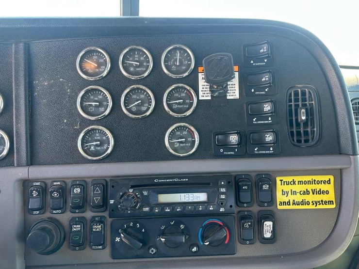 2013-peterbilt-367-image-10