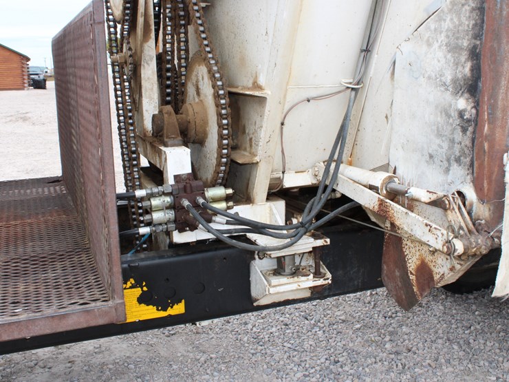 1982-international-s1700-image-25