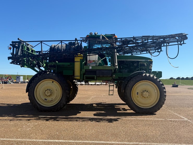 john-deere-4710-image-8