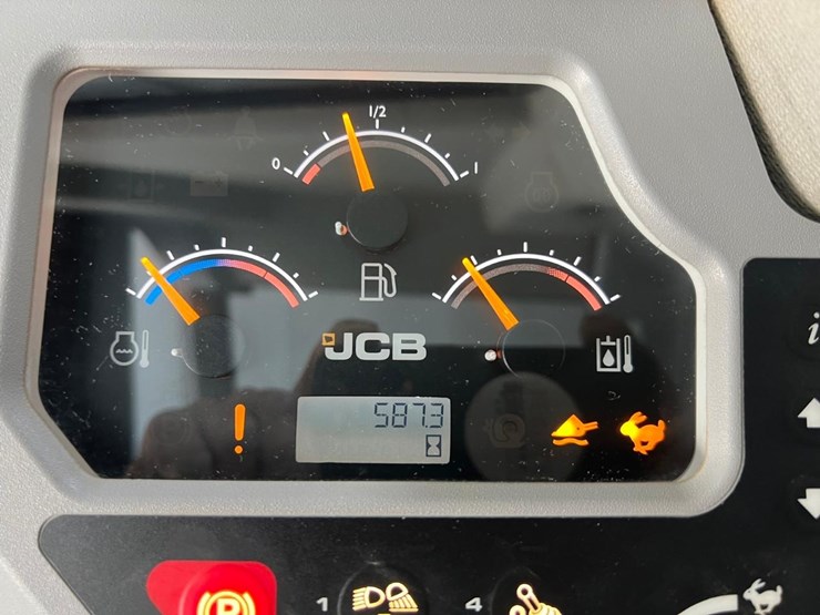 jcb-3ts-8t-image-23