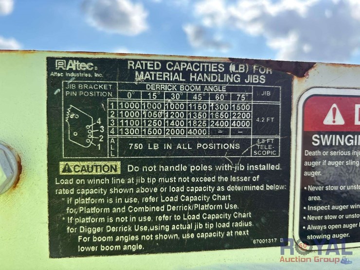2007-gmc-c8500-altec-dl45tr-insulated-material-handling-digger-derrick-truck-image-27