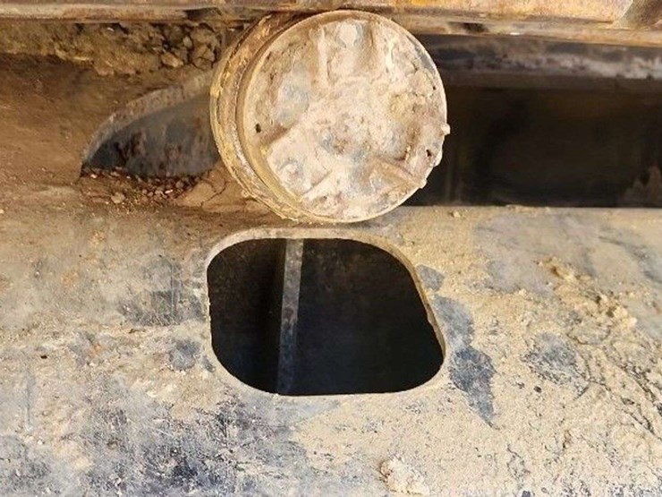 2019-caterpillar-325f-image-17